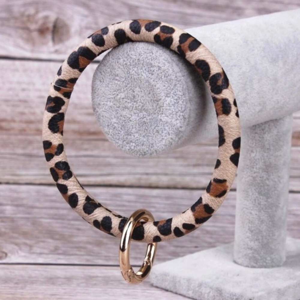 1 LEFT! Leopard print keychain 🐆